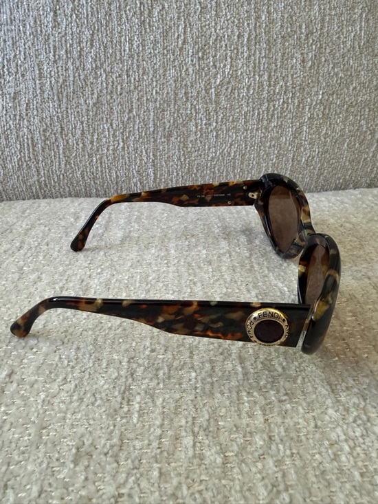 Fendi FS 150 Vintage 90s Grey Tortoise Oval Frame Sunglasses Case Made in Italy main image 8